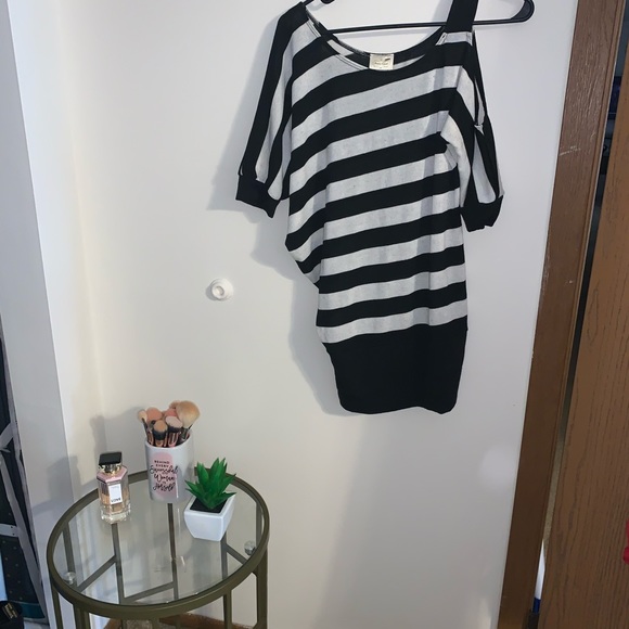 Off the shoulder top - Picture 1 of 2